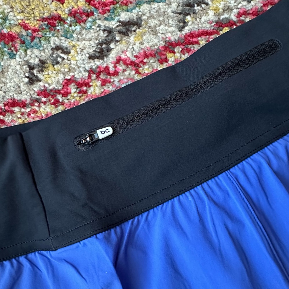 ON On Running Women's Running Shorts - Black and Cobalt XL LIKE NEW - Picture 6 of 9